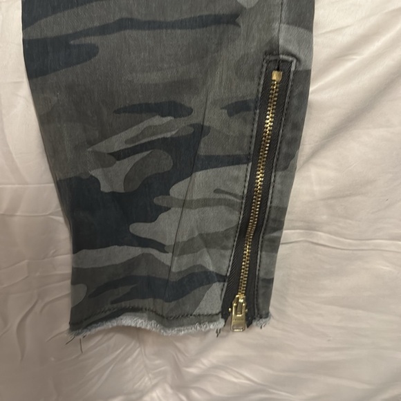 Express Camo Skinny Jeans - Picture 2 of 3
